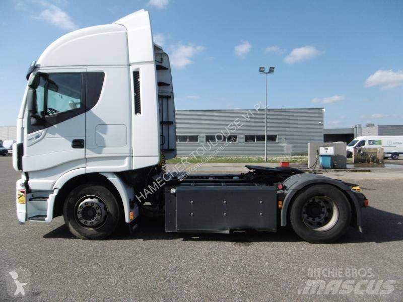 Iveco NP460 牵引车