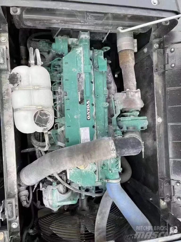 Volvo EC 240 履带挖掘机