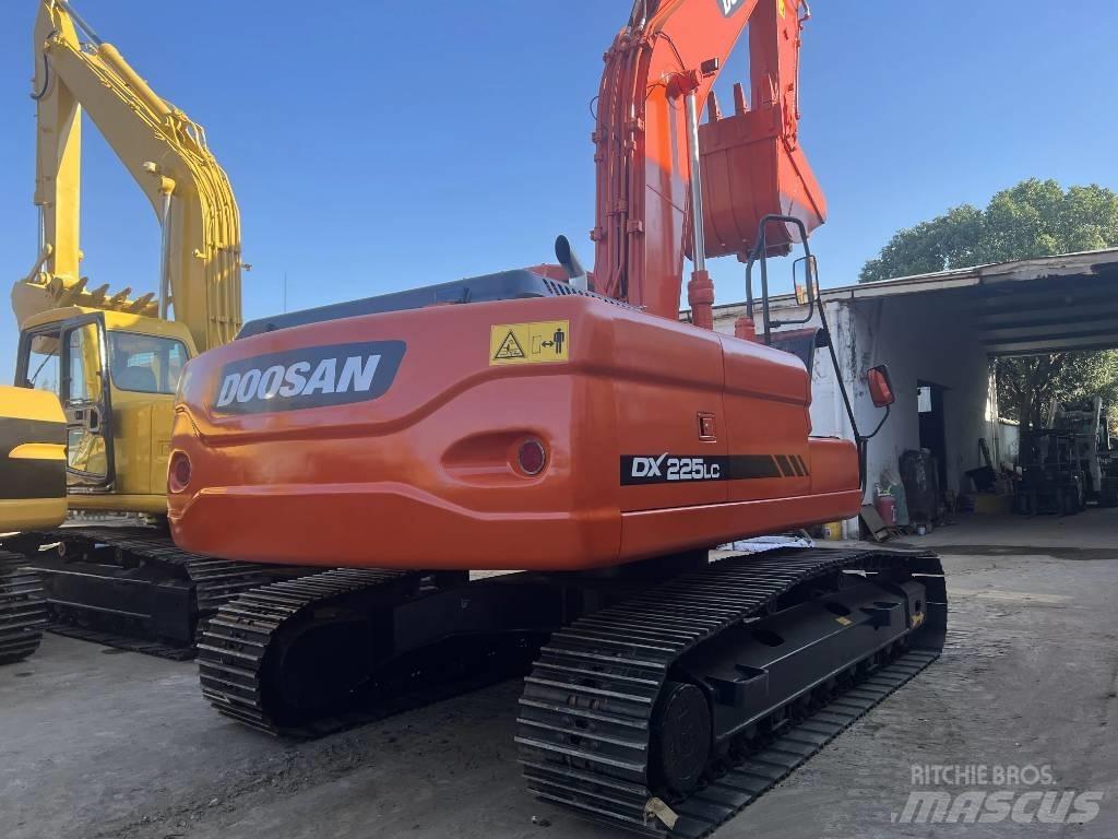 Doosan DX225LC 履带挖掘机