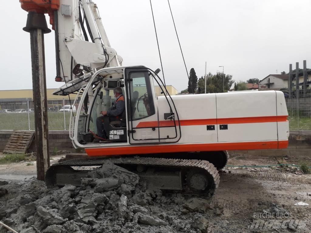 Soilmec R210 打桩机
