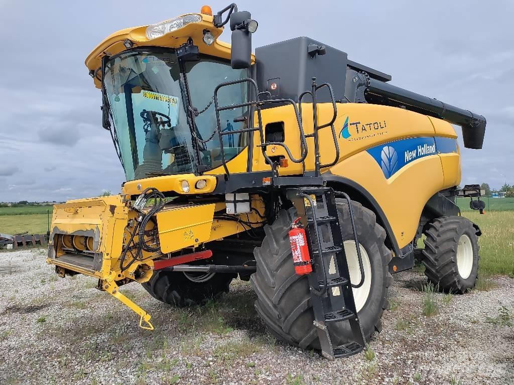New Holland CX 8070 联合收割机