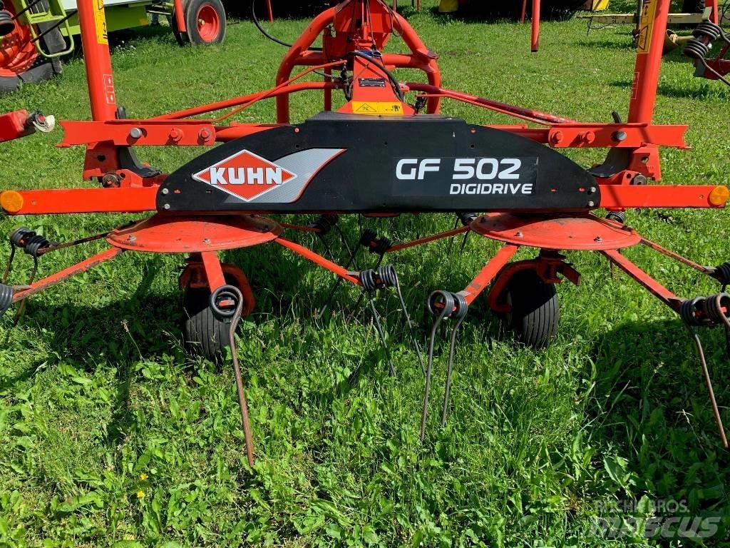 Kuhn GF 502 犁耙和摊草机