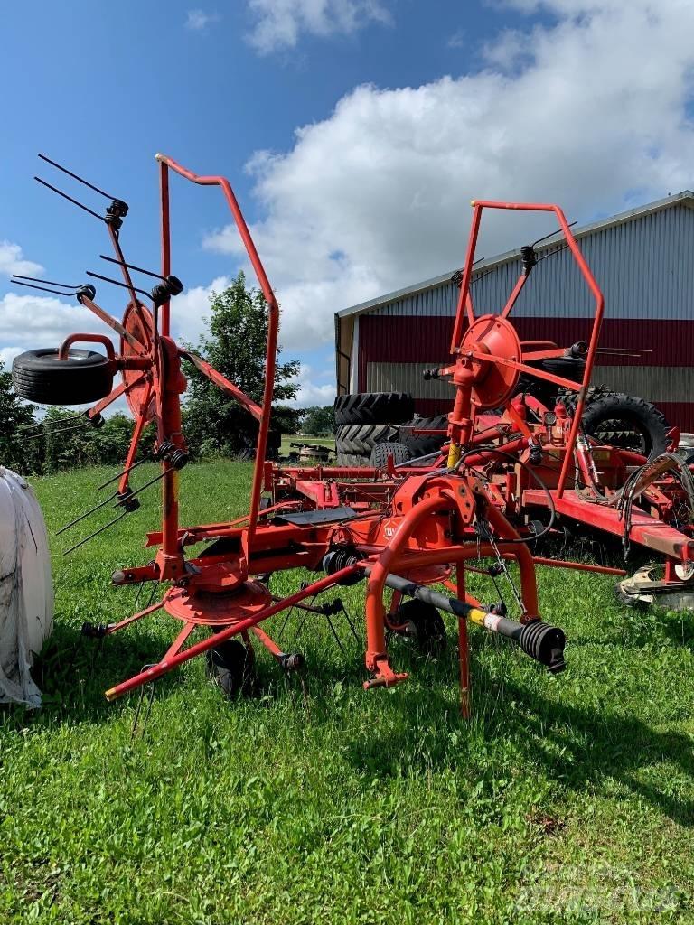 Kuhn GF 502 犁耙和摊草机