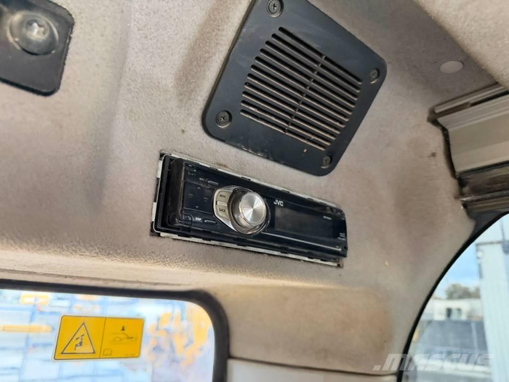 CAT 323D L 履带挖掘机