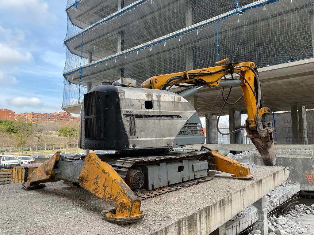 Brokk 330 Diesel 组装挖掘机