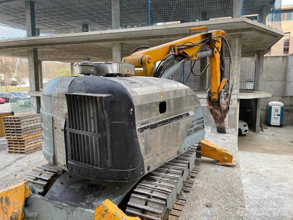 Brokk 330 Diesel 组装挖掘机