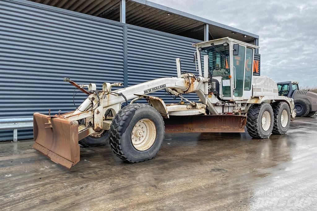 New Holland F156.6 平地机/推土机