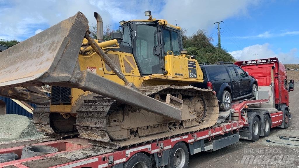 Komatsu D 65 PX-17 铰接式自卸车