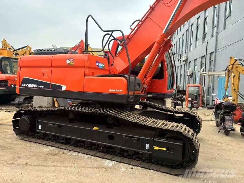 Doosan DX 225 LC 履带挖掘机
