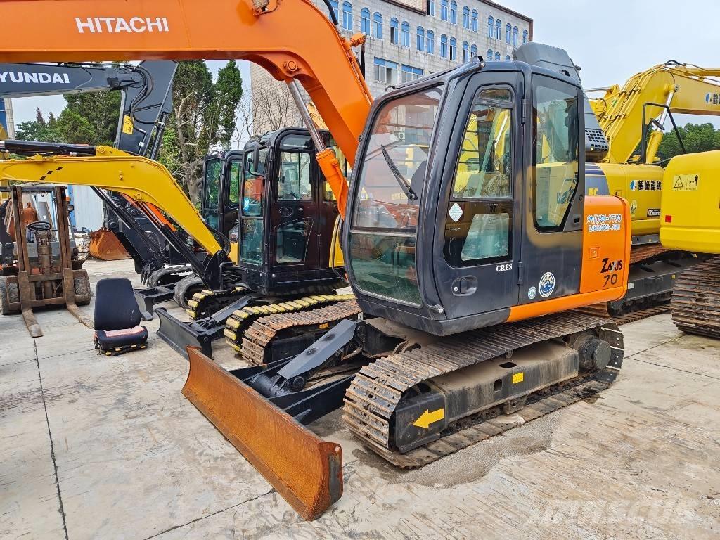 Hitachi ZX 70 中型挖掘机