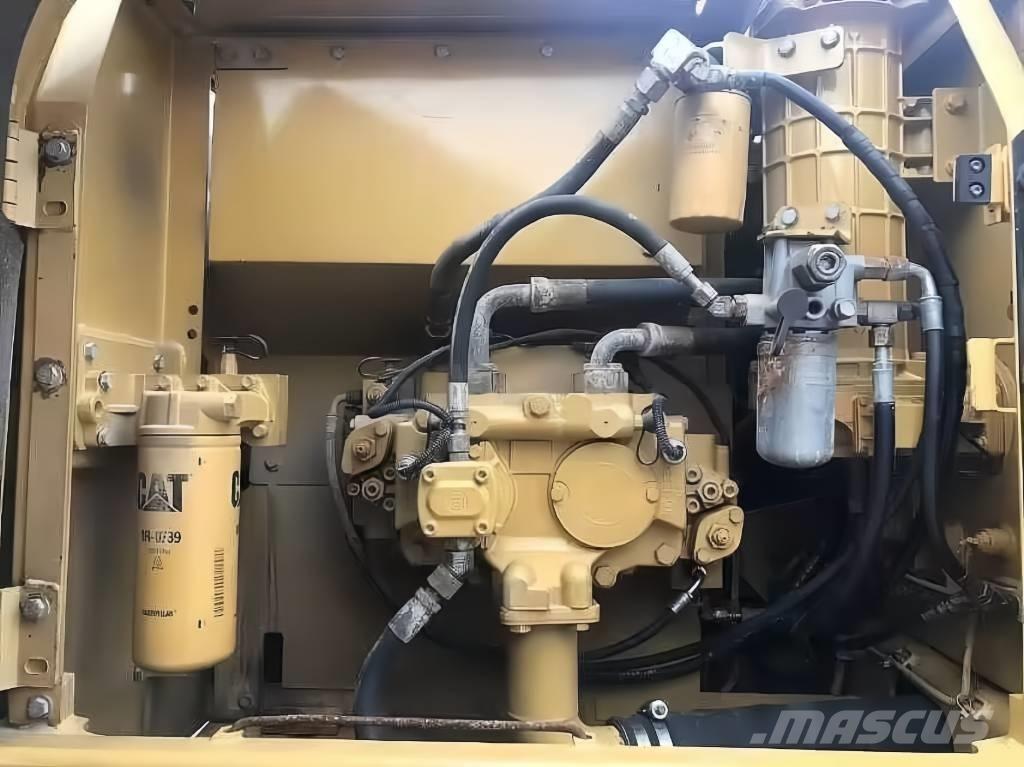 CAT 323 D 履带挖掘机