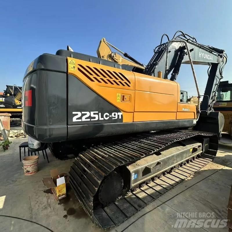 Hyundai R225 履带挖掘机