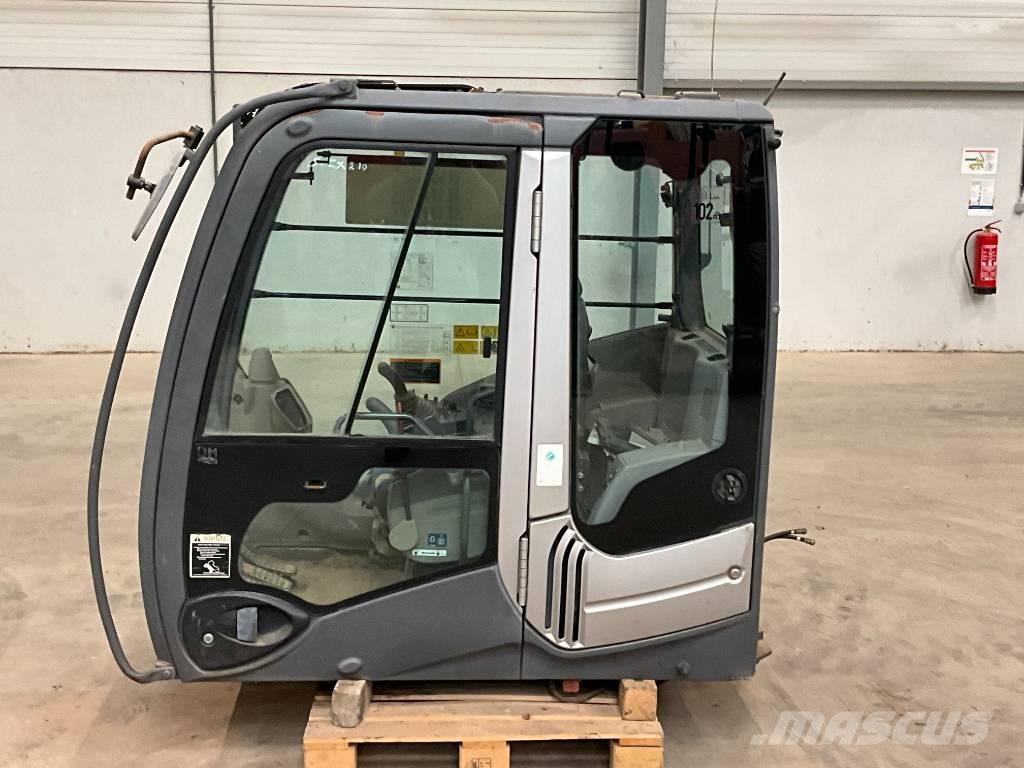 Hitachi ZX 210-3 驾驶室与内部