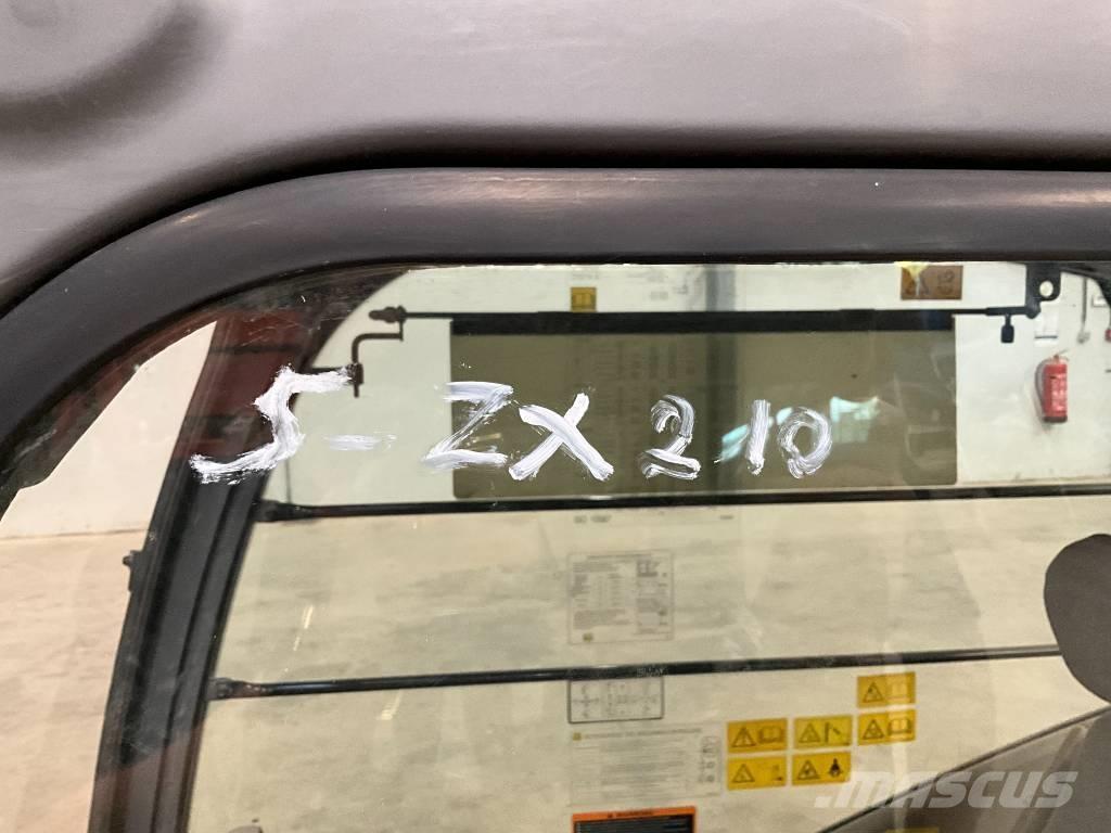 Hitachi ZX 210-3 驾驶室与内部