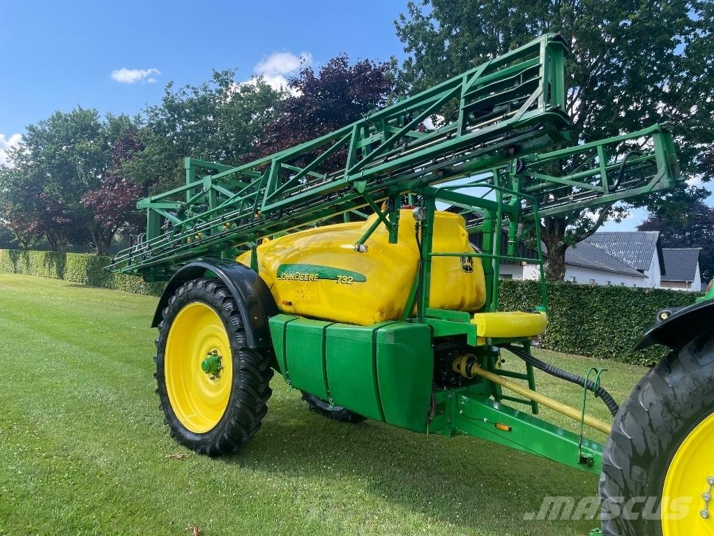 John Deere 732 牵引式喷雾机
