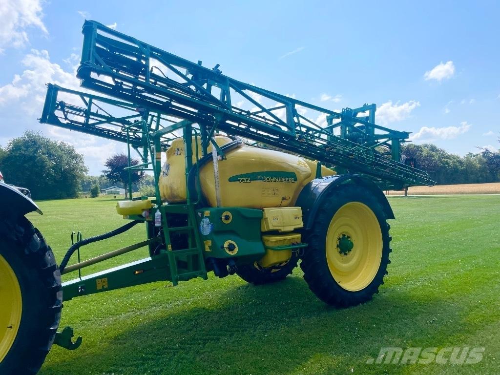 John Deere 732 牵引式喷雾机
