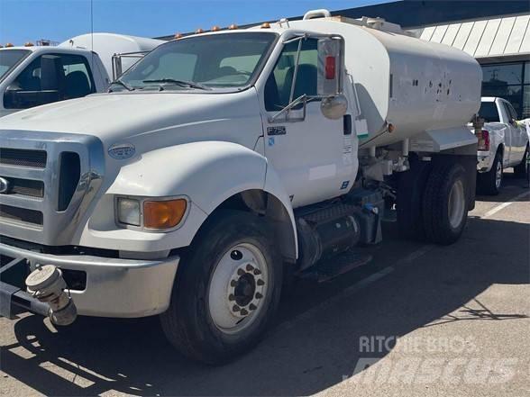 Ford F750 油罐车