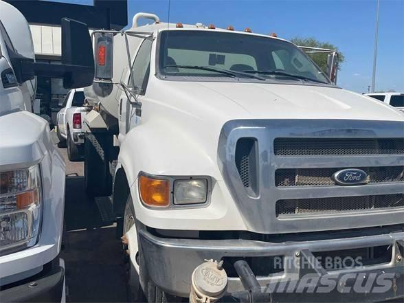 Ford F750 油罐车