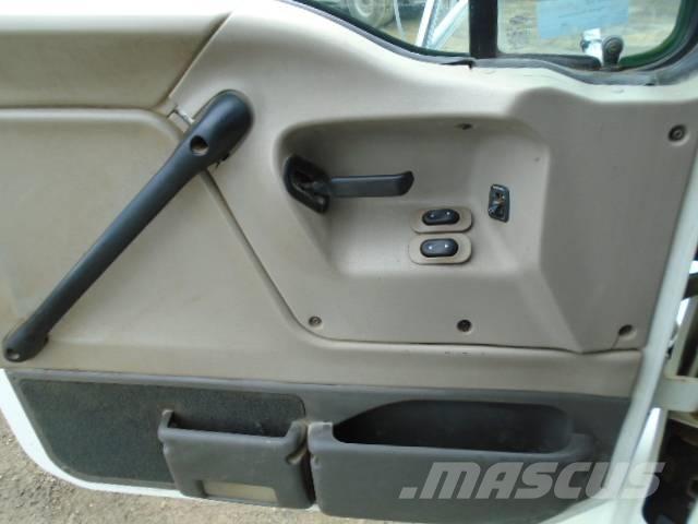 Sterling L 9500 牵引车