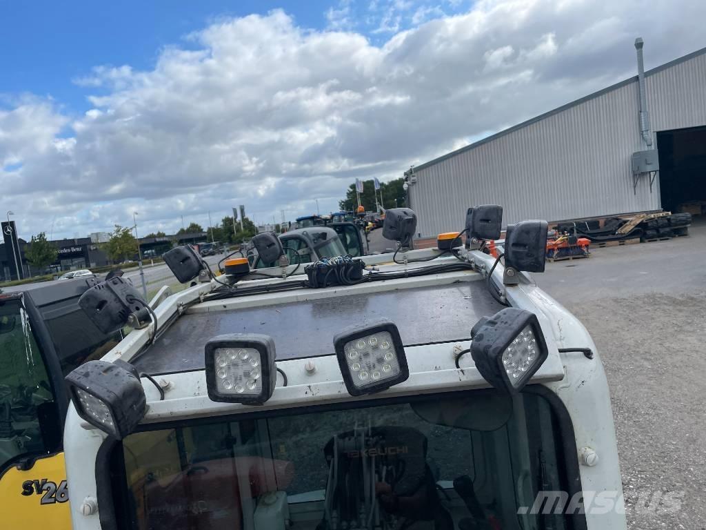 Takeuchi TB 225 小型挖掘机