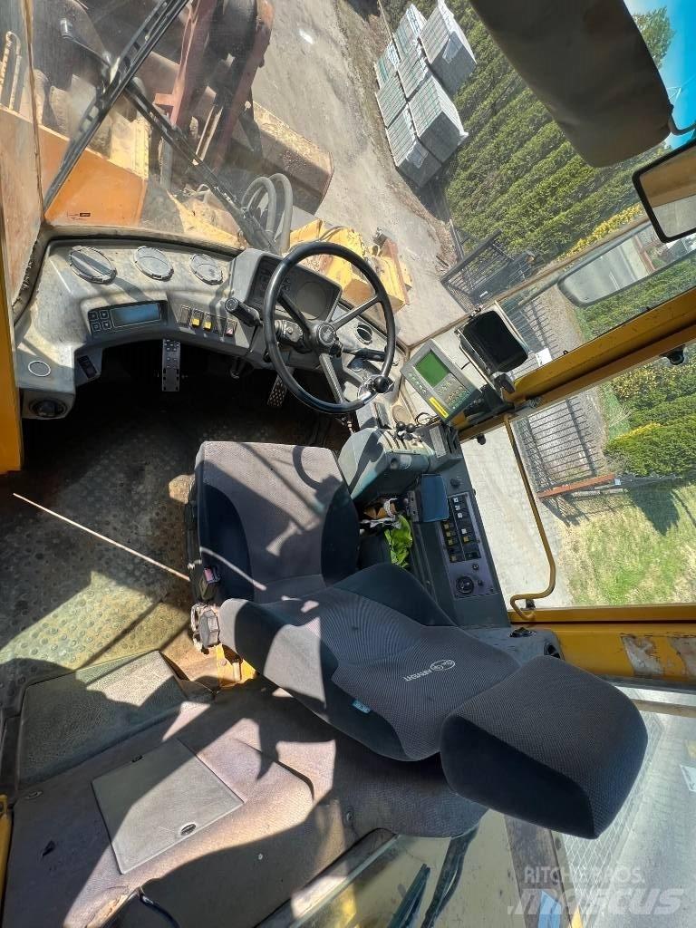 Volvo BM L150 轮式装载机