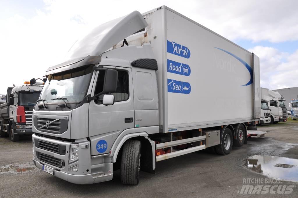 Volvo FM 6X2 厢式货车
