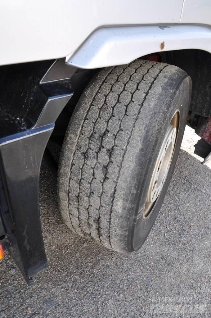 Volvo FM 6X2 厢式货车