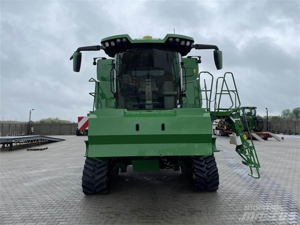 John Deere X9 - 1100 联合收割机