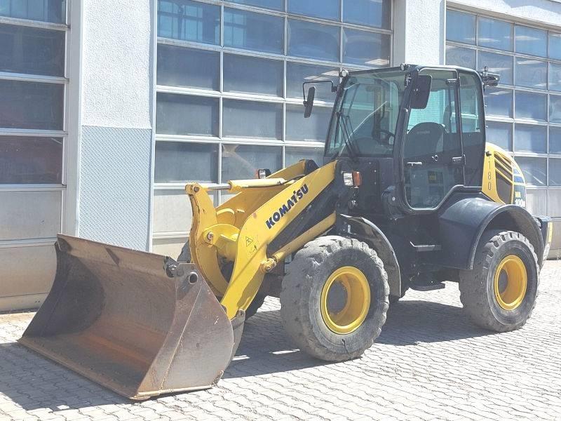 Komatsu WA 100 M-7 滑移装载机