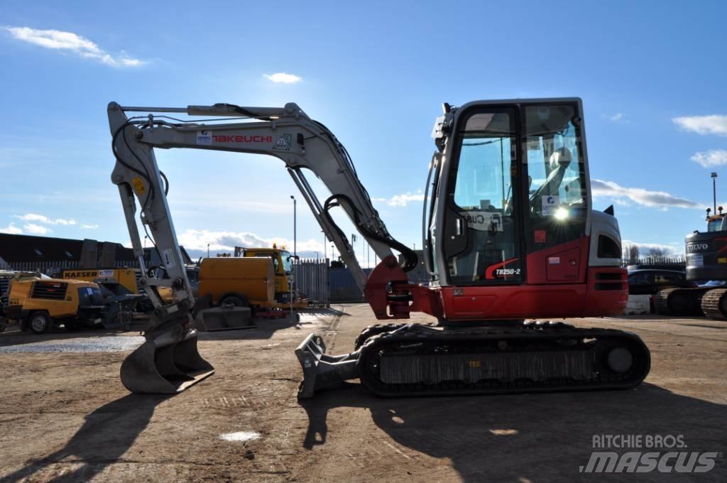 Takeuchi TB 250-2 小型挖掘机
