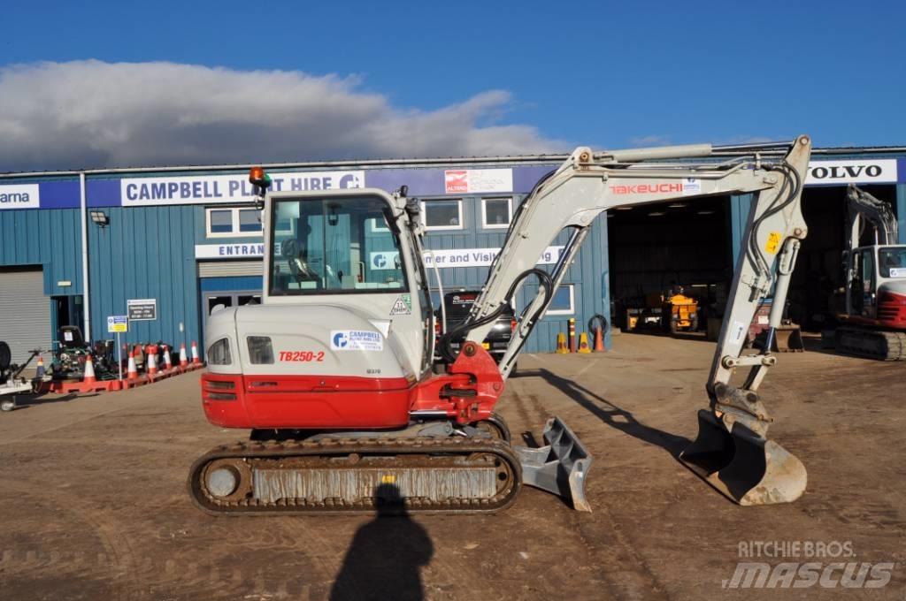 Takeuchi TB 250-2 小型挖掘机