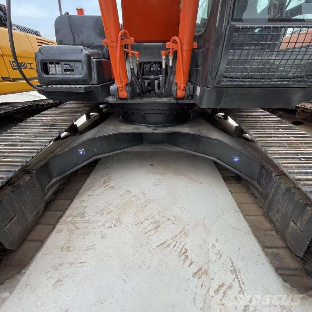 Hitachi ZX 240 履带挖掘机