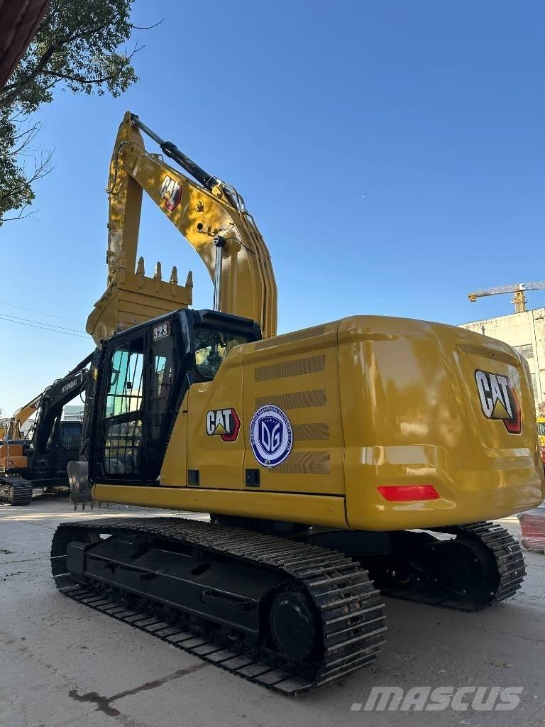 CAT 323 中型挖掘机
