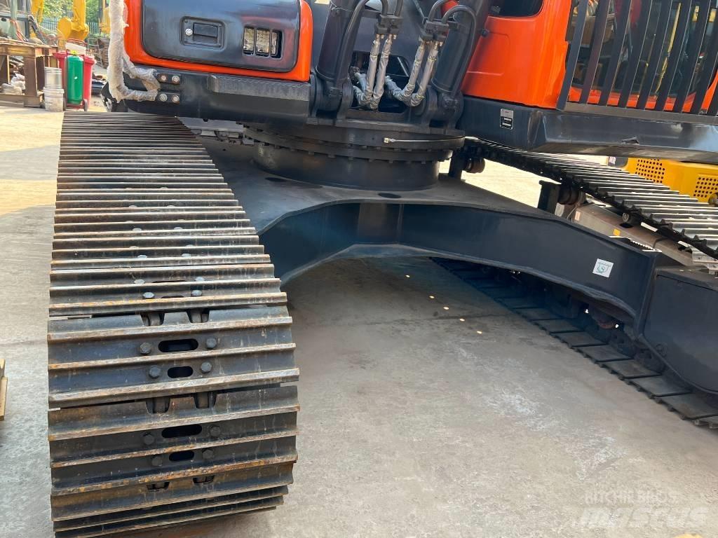 Doosan DX300 轮式挖掘机