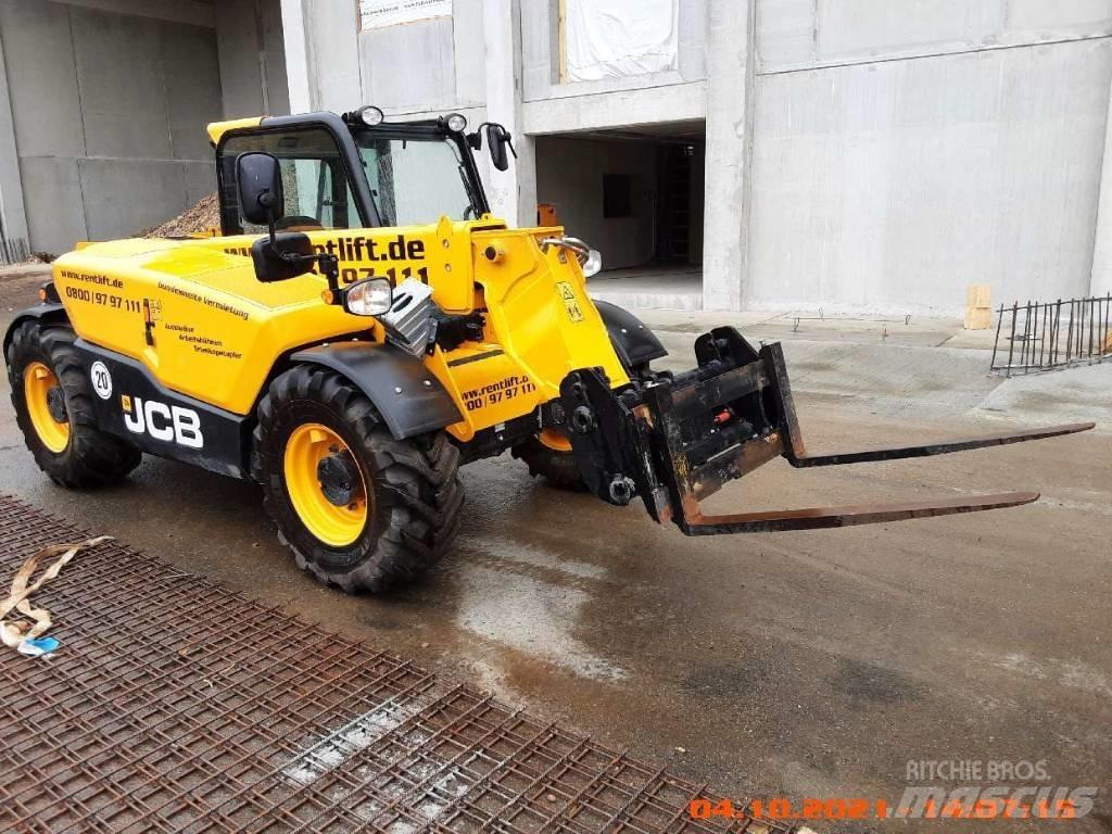 JCB 525-60 伸缩臂叉装车|叉装车
