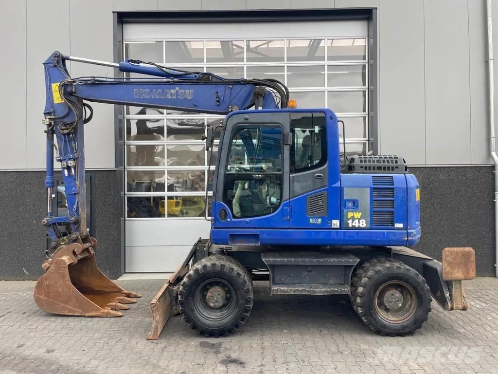 Komatsu PW148-8 轮式挖掘机