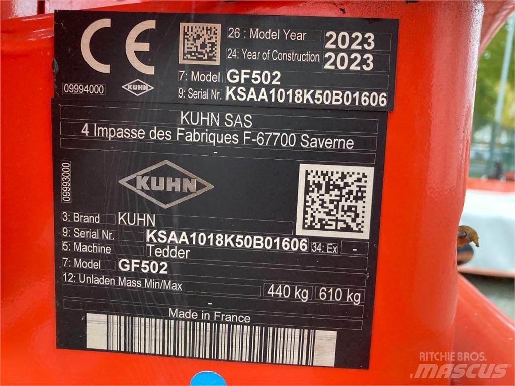 Kuhn GF 502 犁耙和摊草机
