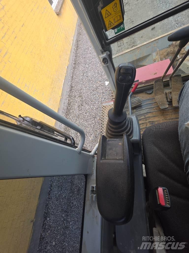 Takeuchi TB 290 中型挖掘机
