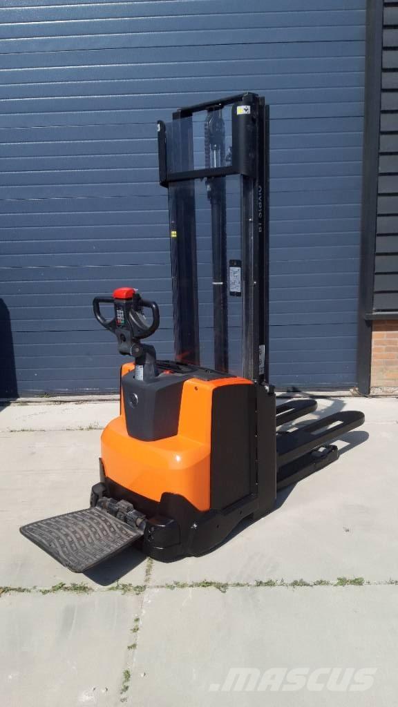 BT SWE 120 行走式堆垛机