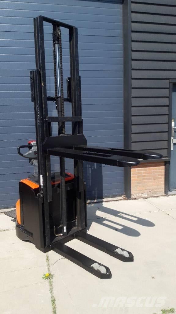 BT SWE 120 行走式堆垛机