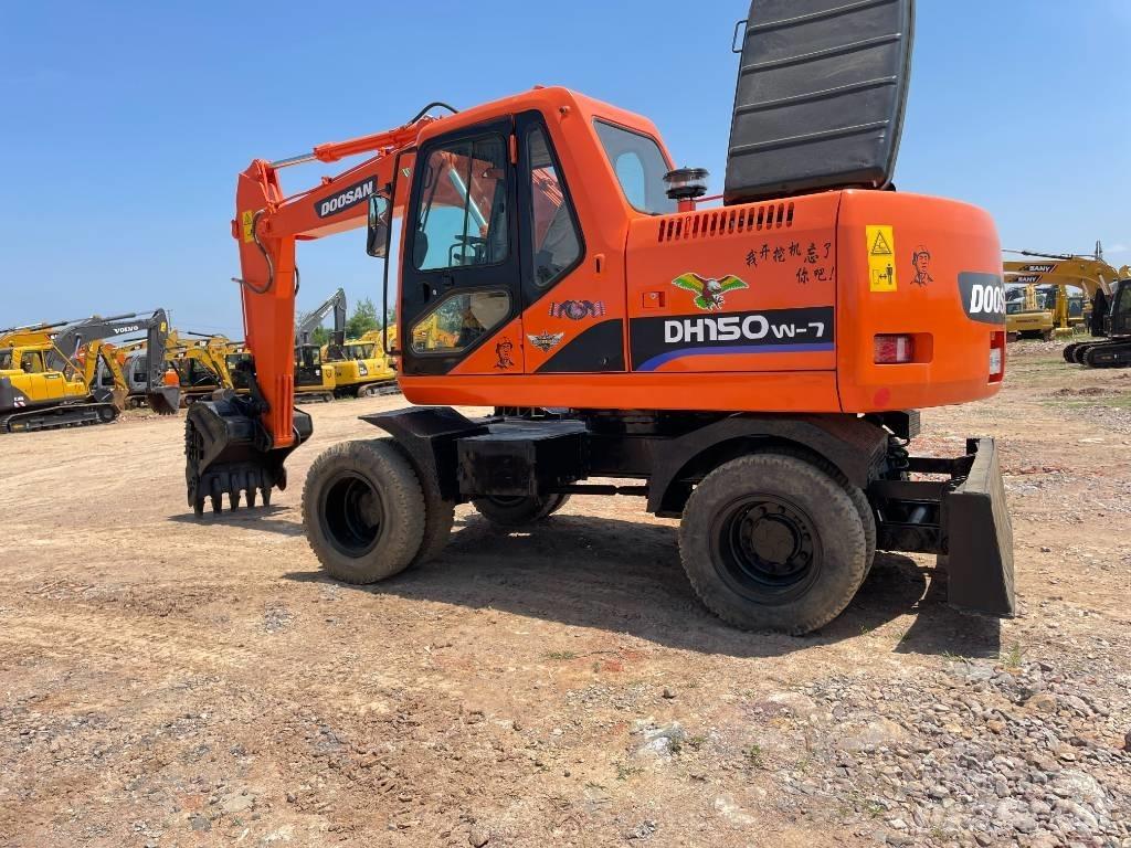 Doosan 150 轮式挖掘机