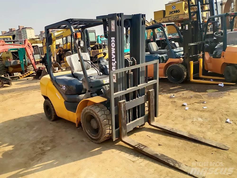 Komatsu FD 30 T-16 柴油叉车