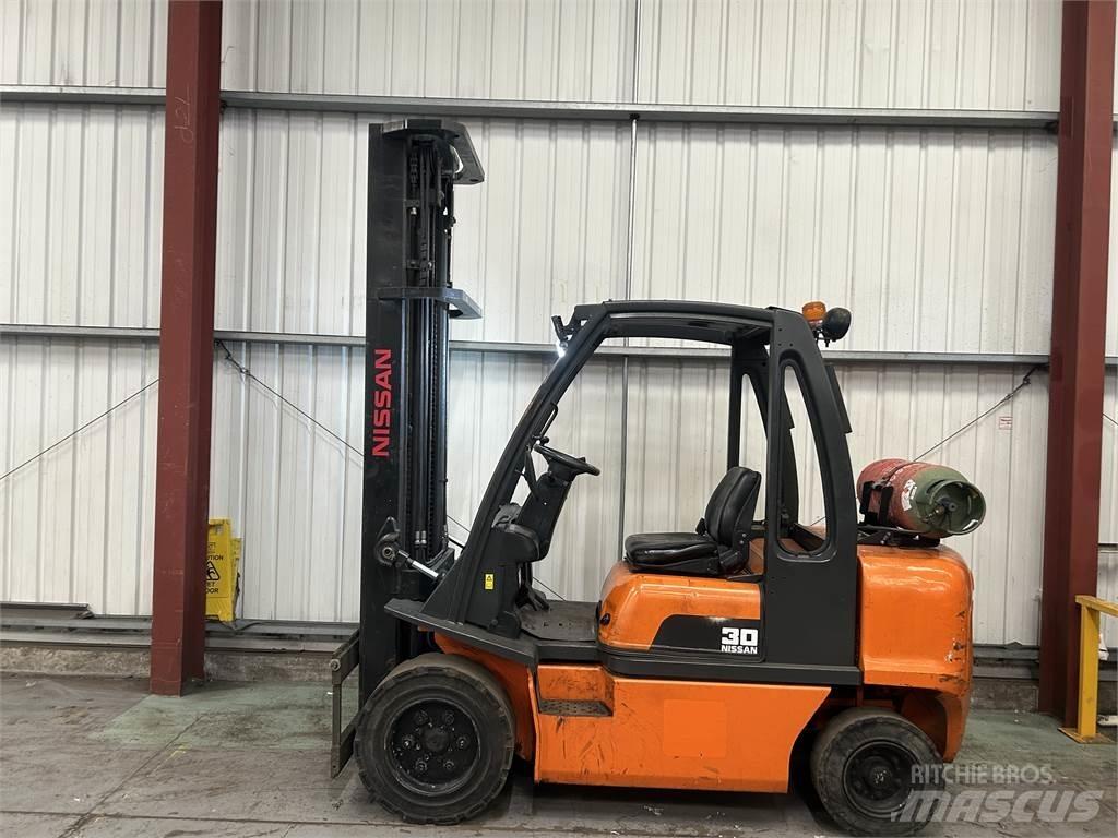 Nissan UGDO2A30PQ 天然气叉车