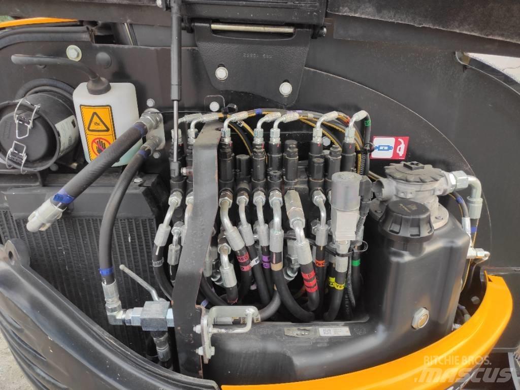 JCB 8026 CTS 小型挖掘机