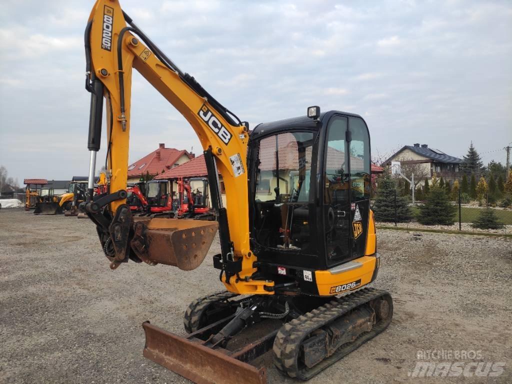 JCB 8026 CTS 小型挖掘机