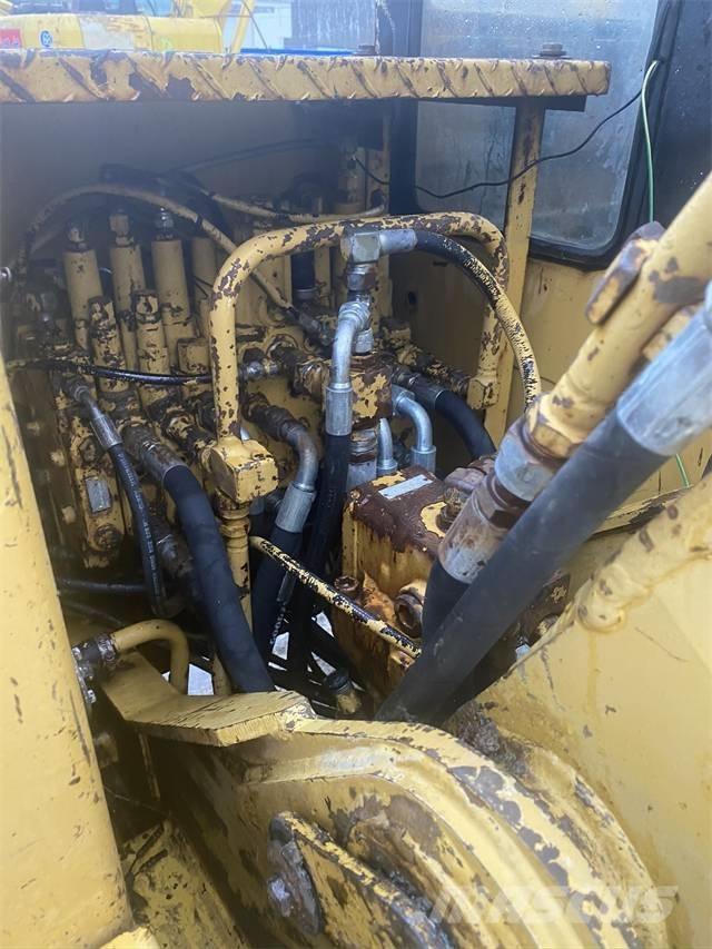 CAT E70B 履带挖掘机