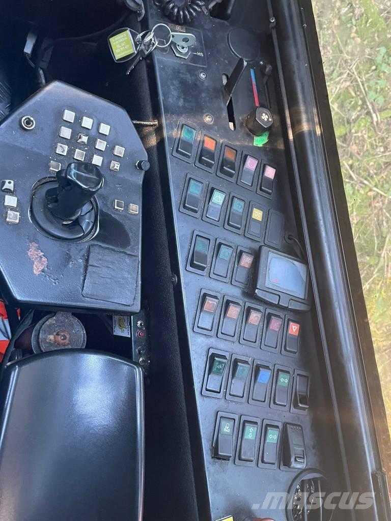 Sampo-Rosenlew 1066 收割机