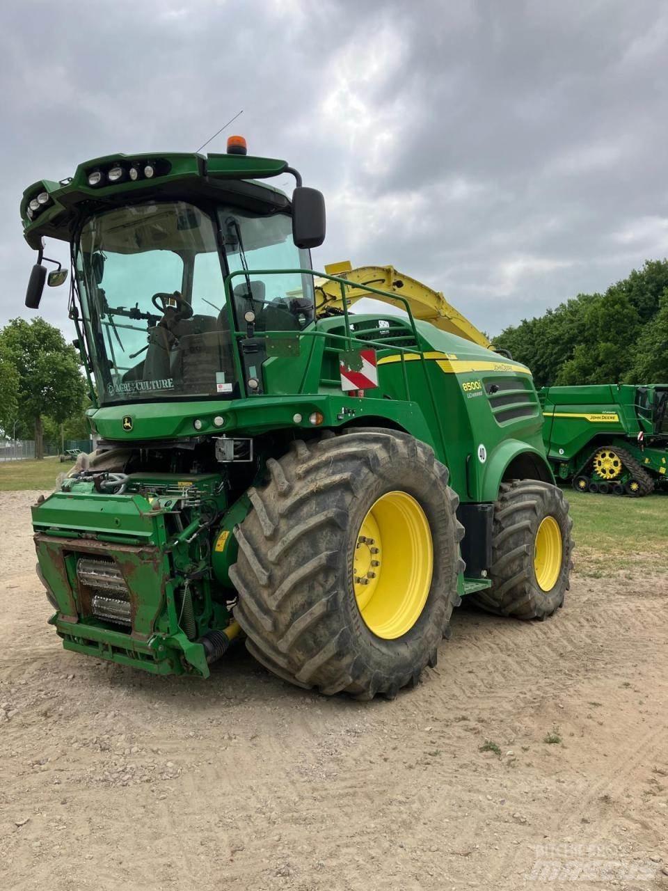John Deere 8500 自走式青贮饲料收割机