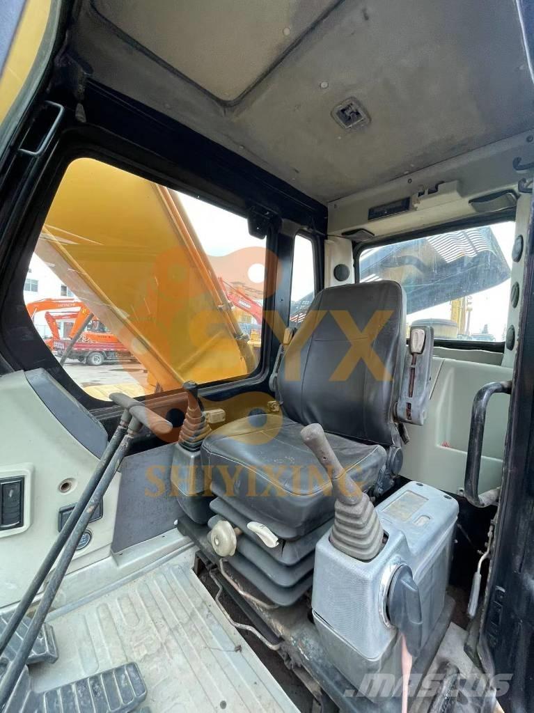 Hyundai Robex 220-7 履带挖掘机