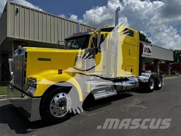 Kenworth W900 牵引车